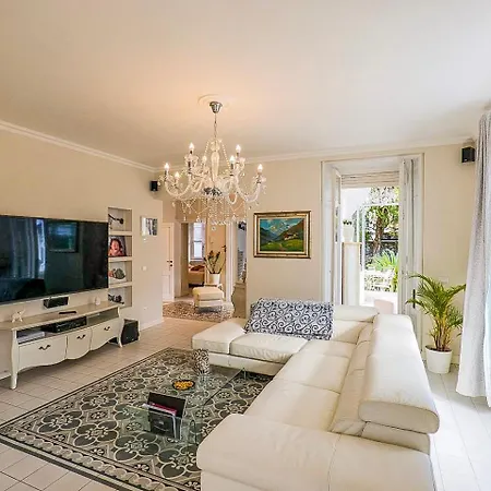 Rachel Quadro Apartment