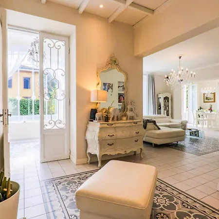 Rachel Quadro Apartment