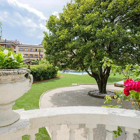 Rachel Quadro Apartment *