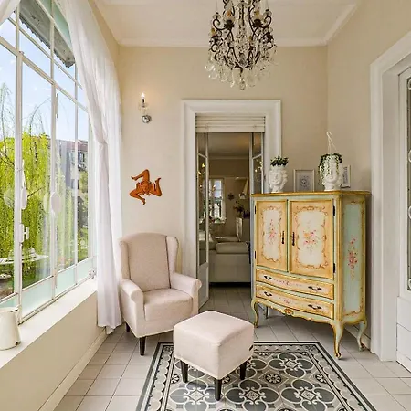 Apartment Rachel Quadro Intra