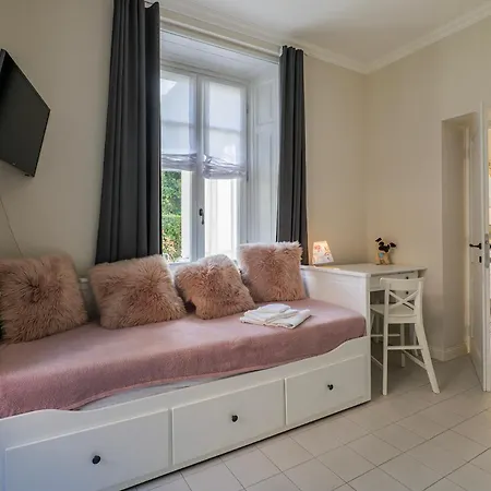 Rachel Quadro Apartman *