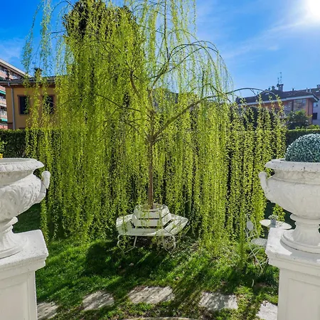 Rachel Quadro Apartment