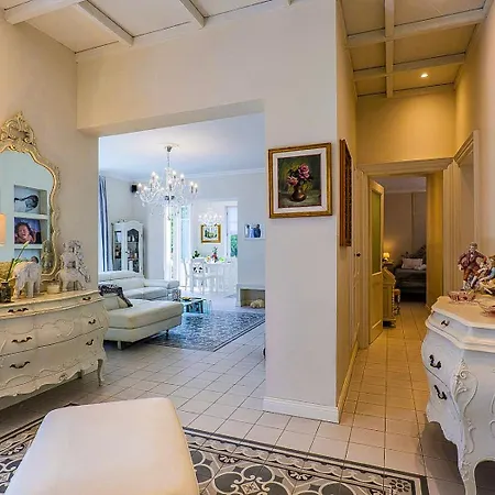 Rachel Quadro Apartment *