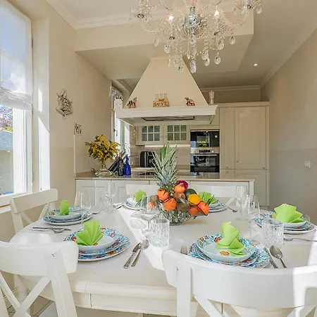 Rachel Quadro Apartment